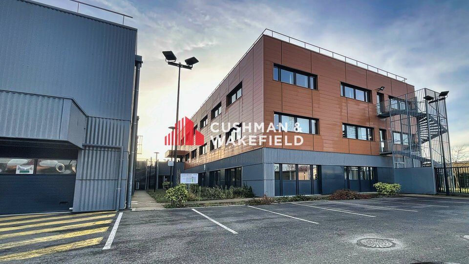 Location local d''activites 4436 m² non divisibles