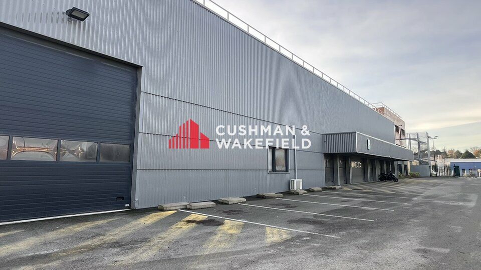 BATIMENT MIXTE BUREAUX ET ACTIVITES A LOUER