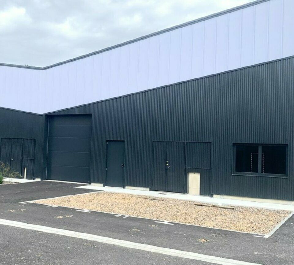 Location local d''activites 370 m² non divisibles