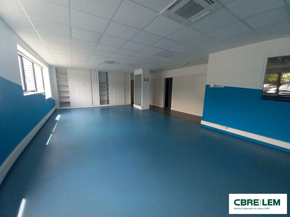 Location local d''activites 1321 m² non divisibles