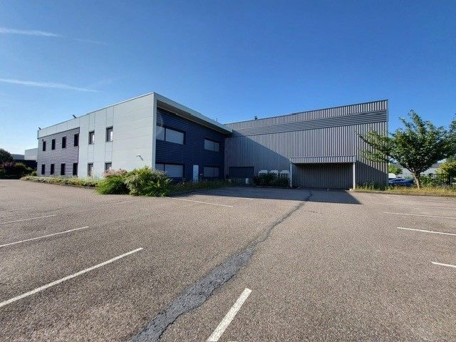 Location local 3506 m² à Saint-Priest