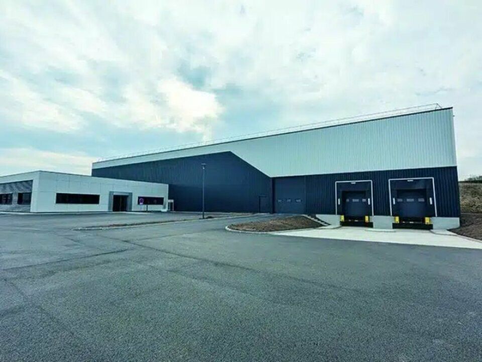 Location local d''activites 1800 m² non divisibles