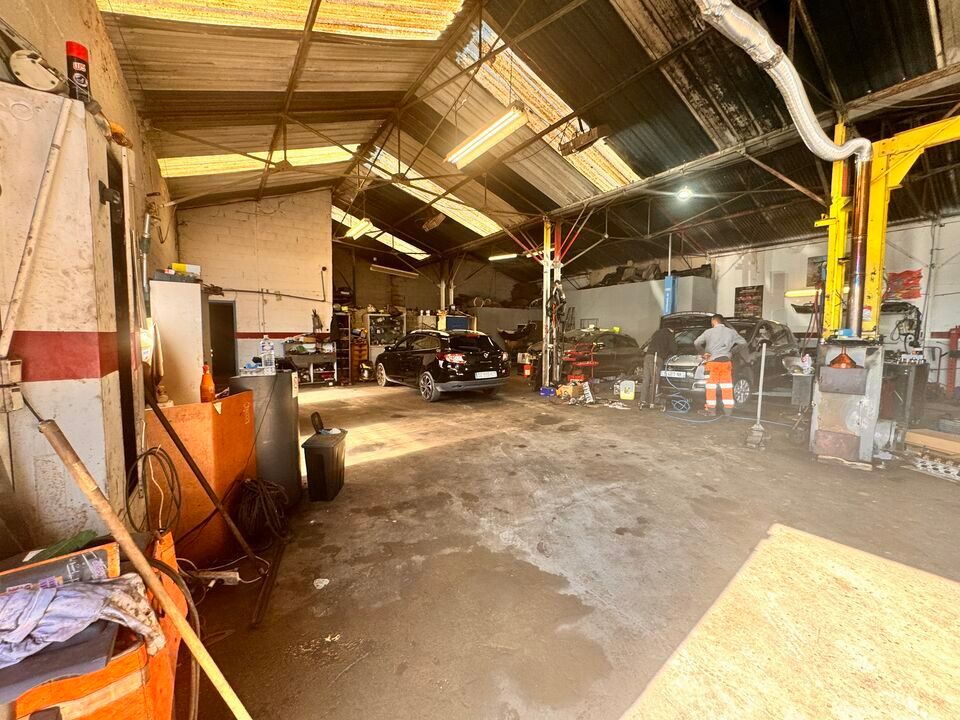 ESVRES SUR INDRE ZONE EVEN PARC ENTREPOT A VENDRE 518 M² TERRAIN CLOS ET BUREAUX