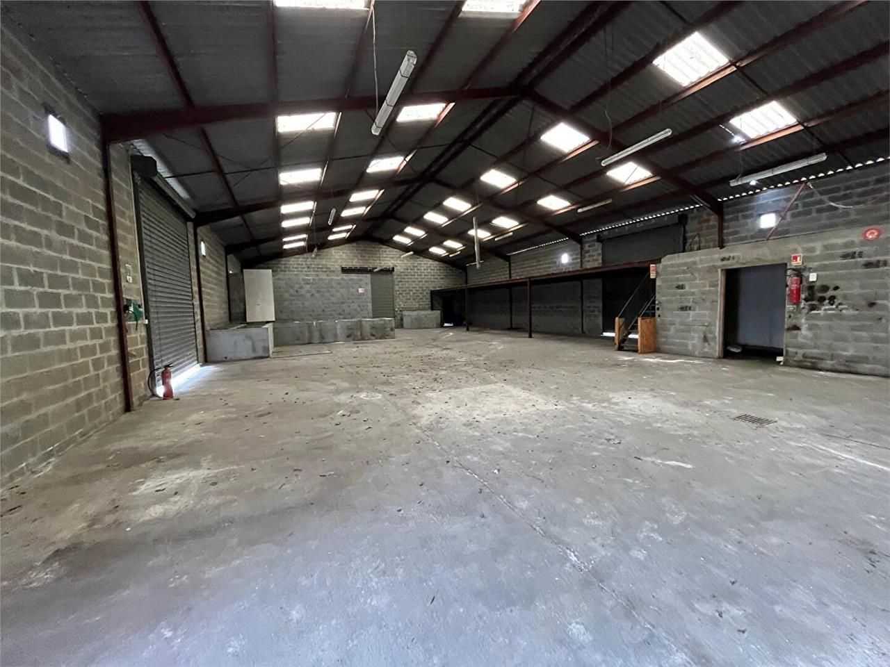 Location local 244.00 m² à LA TESTE DE BUCH