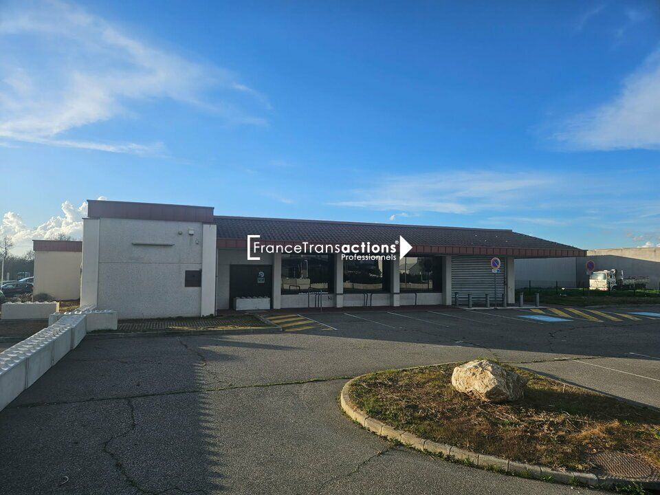 Location local commercial 1040 m² non divisibles