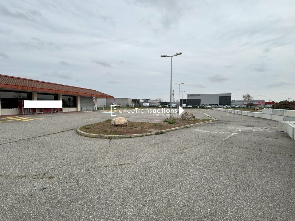 A LOUER LOCAL COMMERCIAL 1 040 m² LA SALVETAT SAINT GILLES