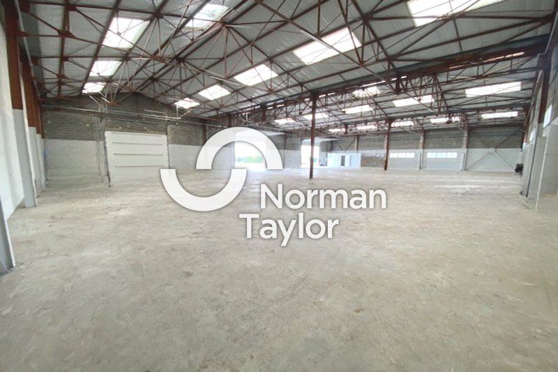 Location local d''activites 3600 m² divisibles à partir de 1250 m²