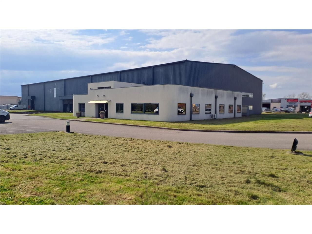 Location local 3930 m² à Saint-André-de-Corcy