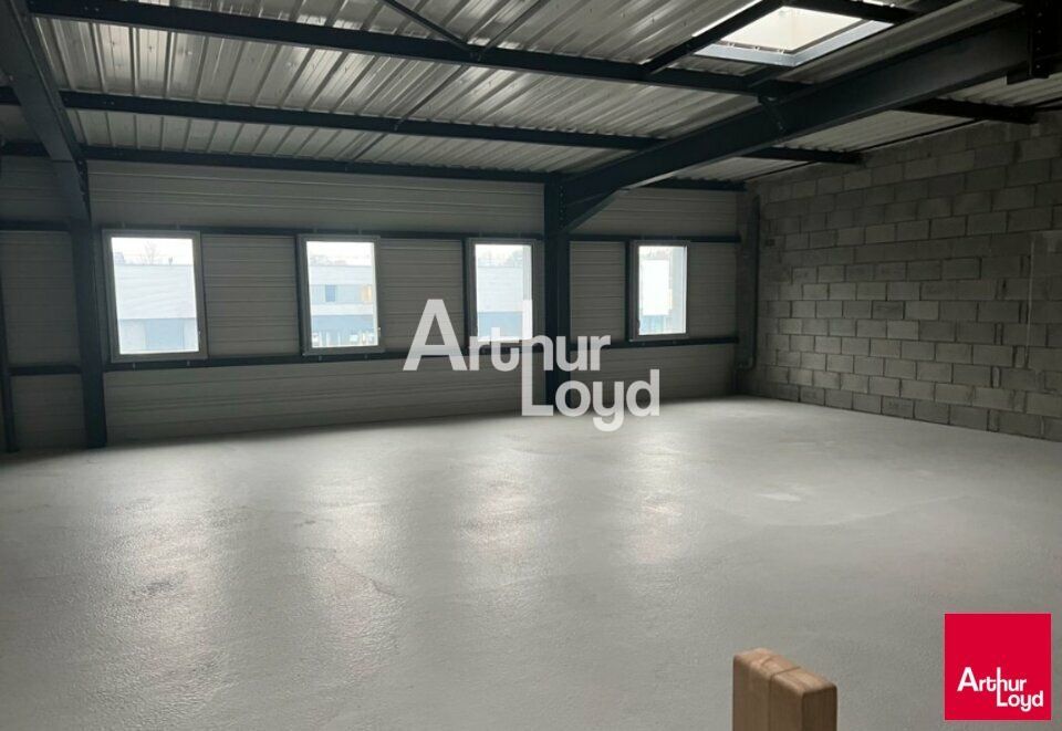 Cellule d'activité neuve bénéficiant d'une belle visibilité sur un axe passant de l'Ecopole SUD EST