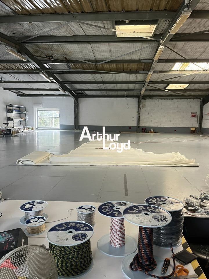 Location local d''activites 560 m² non divisibles