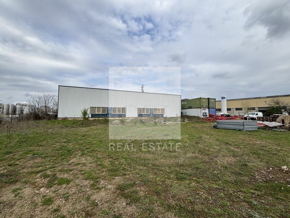 À louer : Local d'activités de 580 m² à Saint-Priest