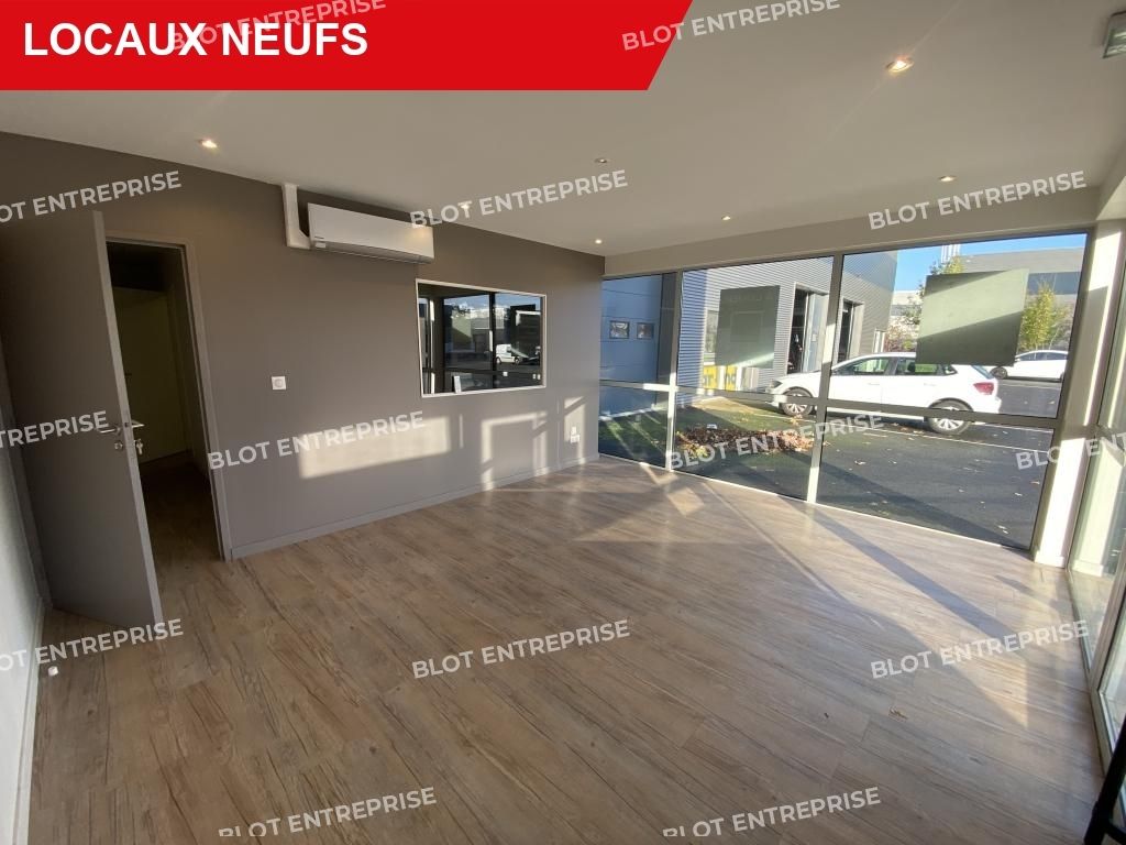Location entrepôts 280 m² non divisibles