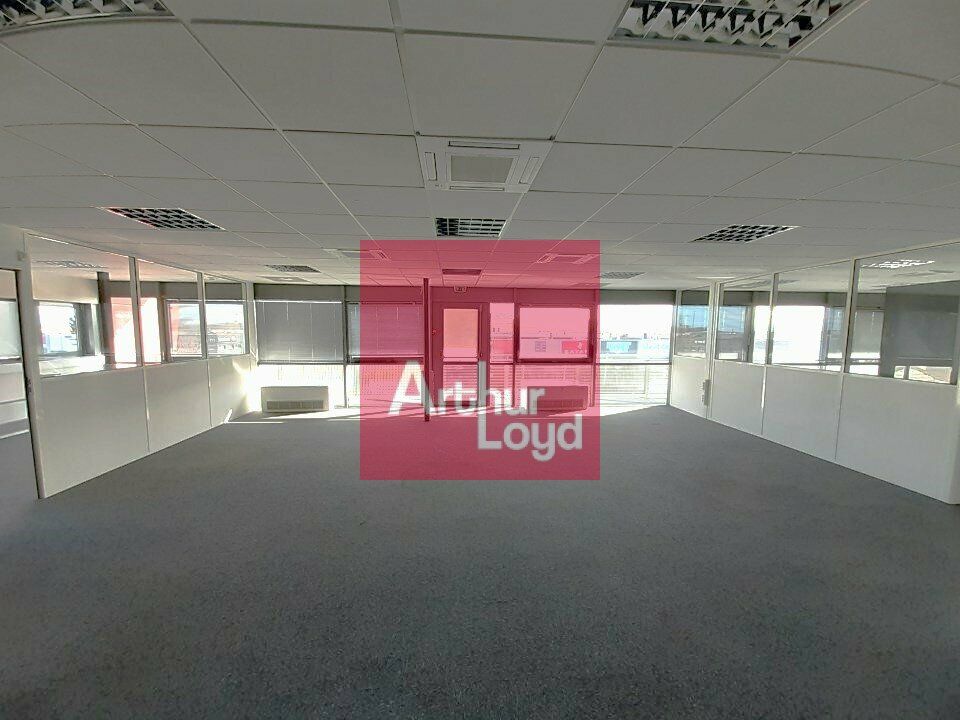 AUBIERE A LOUER  BUREAUX DE 170 M² AU 2EME ETAGE