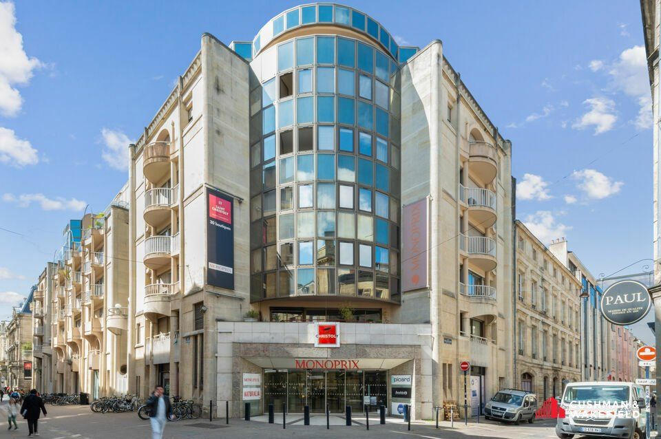 Location local commercial 1525 m² divisibles à partir de 25 m²