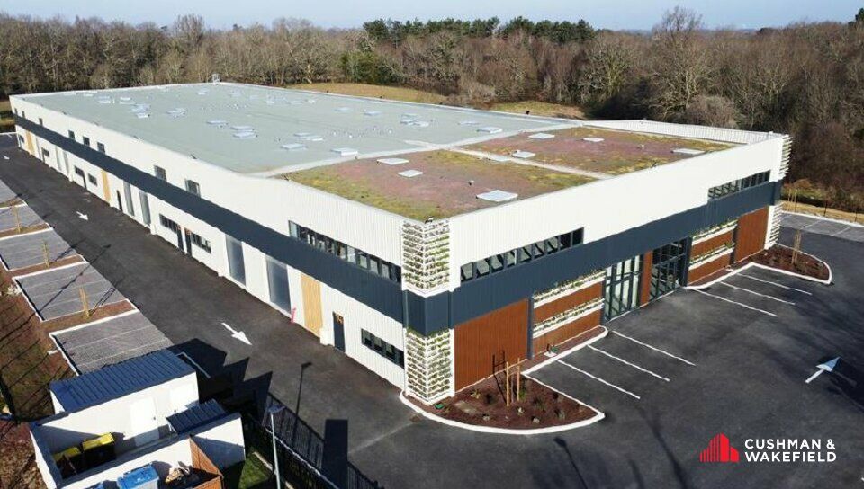 Vente local d''activites 4238 m² divisibles à partir de 350 m²