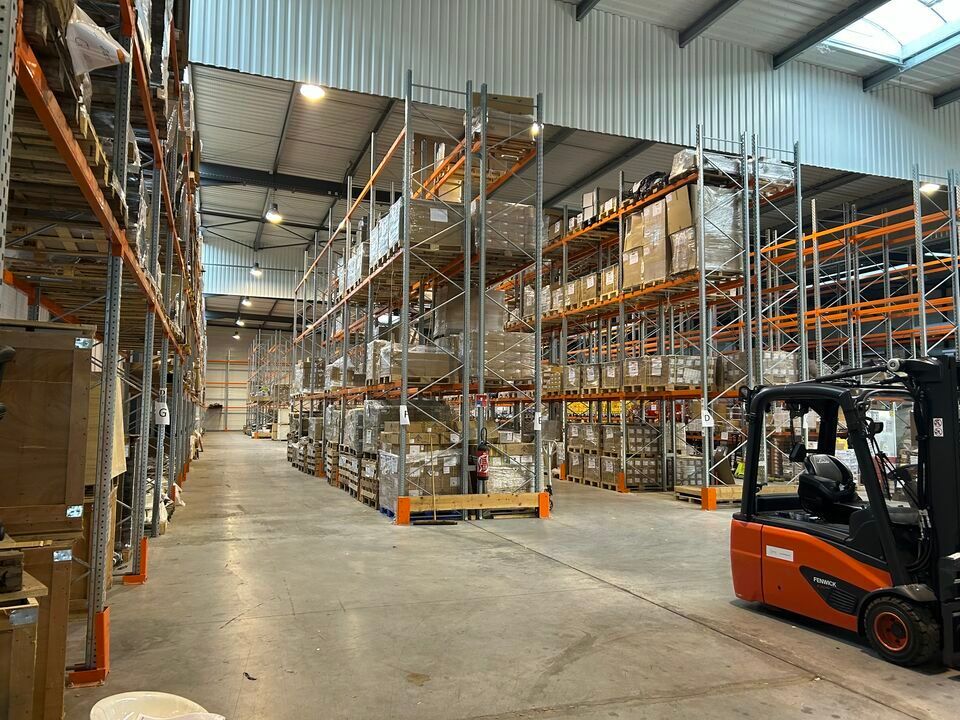 Location local d''activites 4886 m² non divisibles