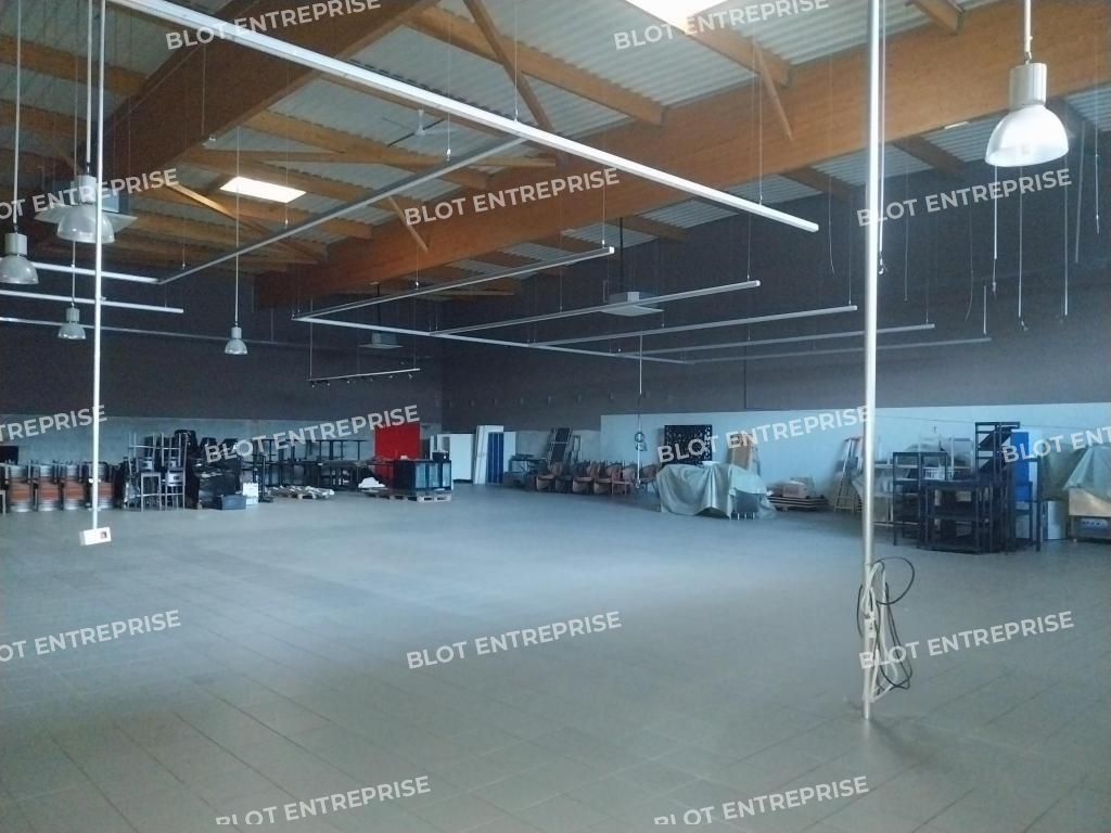 Location local commercial 891 m² non divisibles