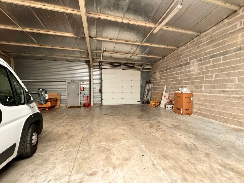 Location local d''activites 310 m² non divisibles