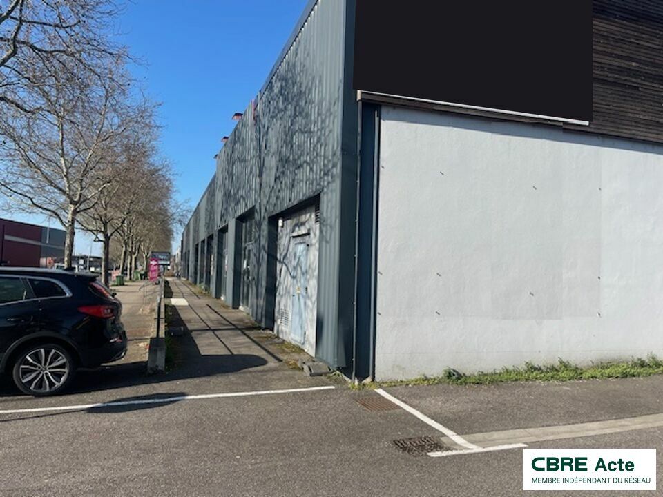Location local d''activites 718 m² non divisibles
