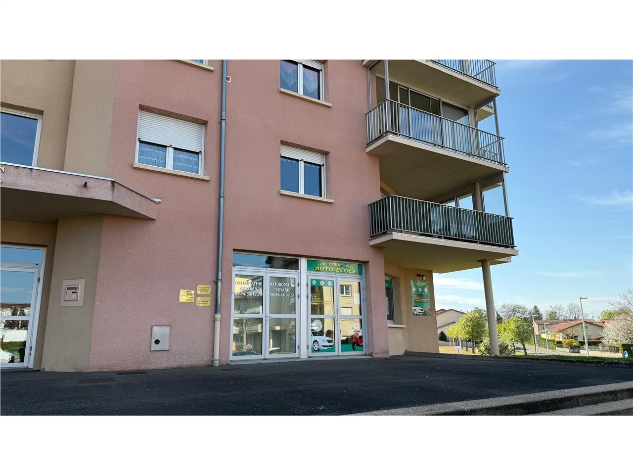 Location commerces 33 m² non divisibles