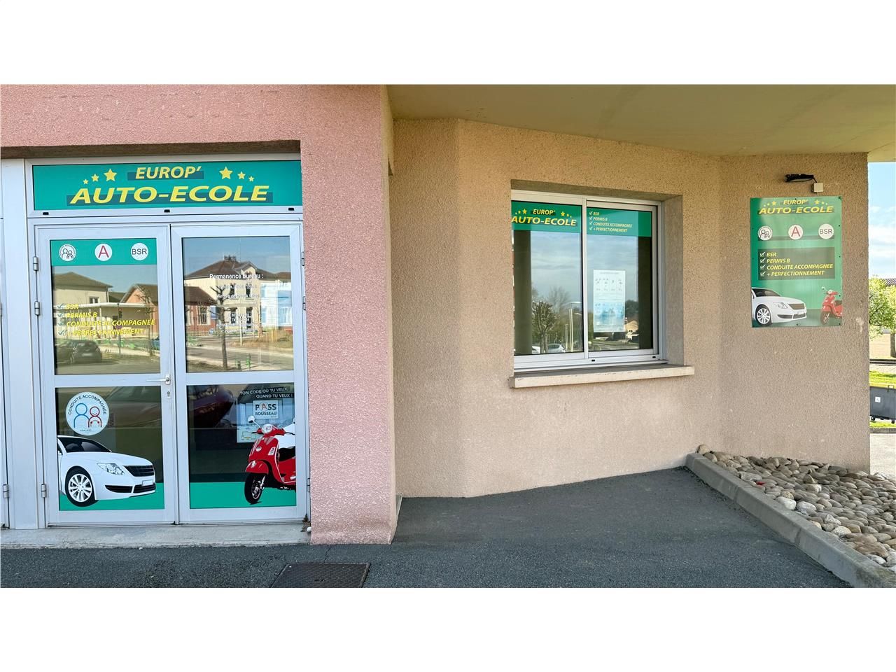 Location commerces 33 m² non divisibles