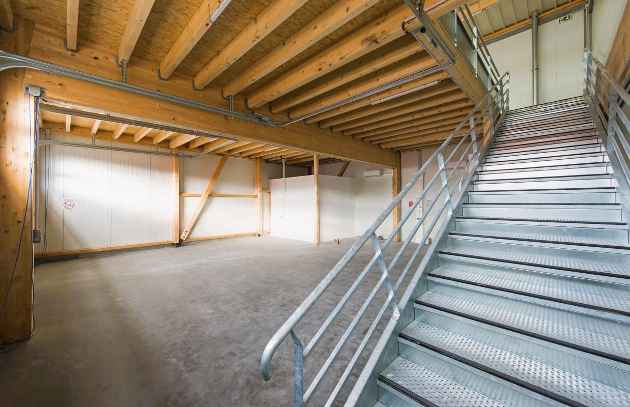 Location entrepôts 192 m² non divisibles