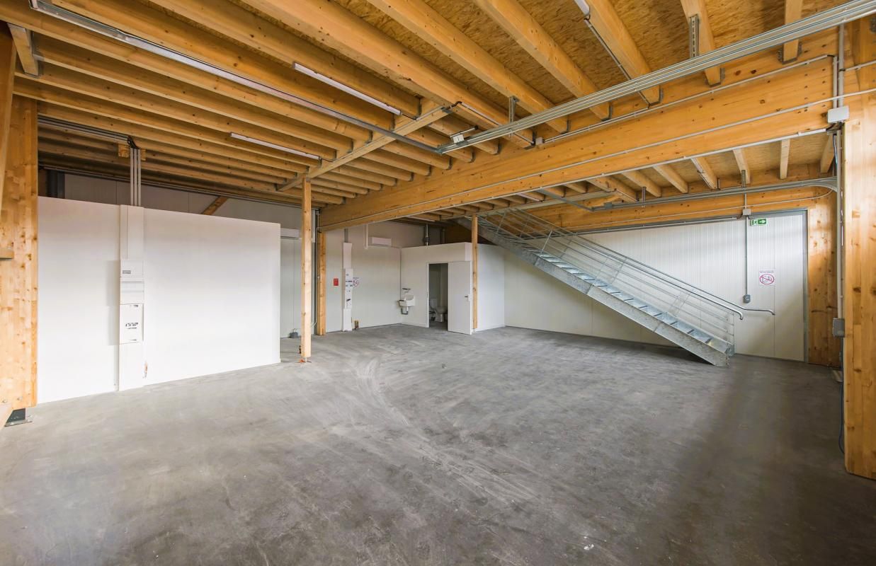 Location entrepôts 192 m² non divisibles