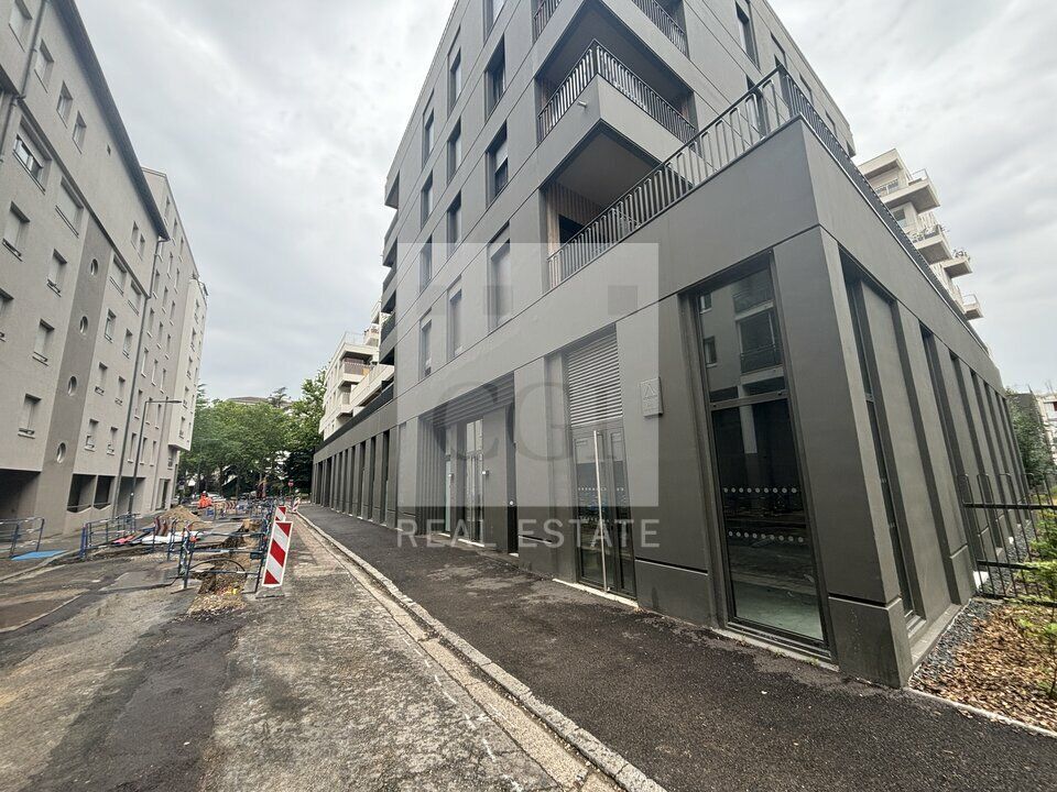 Location local d''activites 153 m² non divisibles