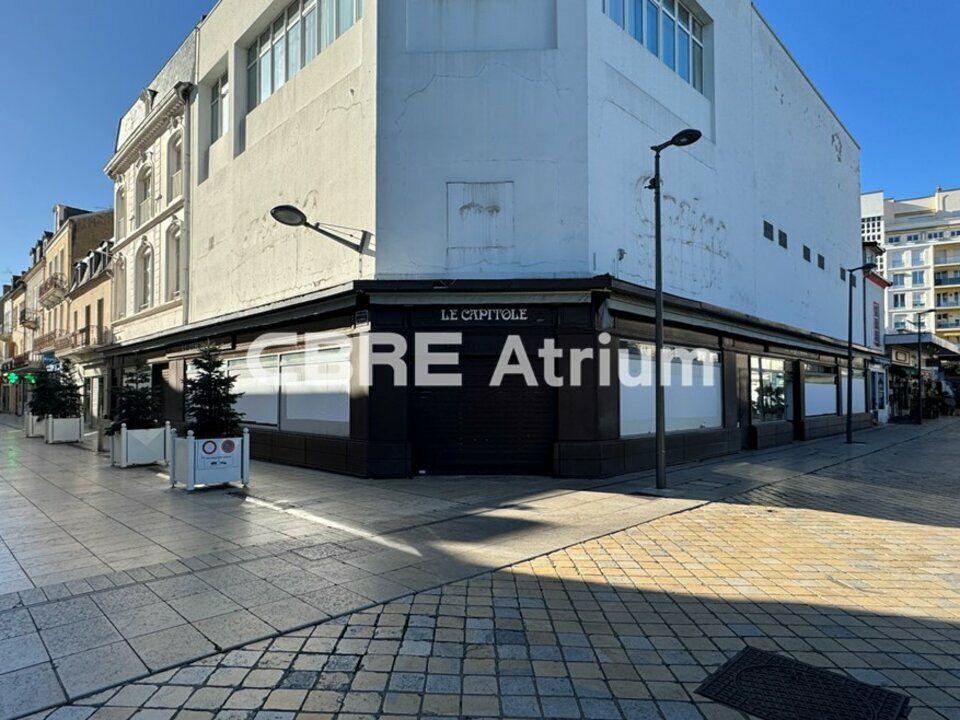 Location local commercial 1046 m² non divisibles