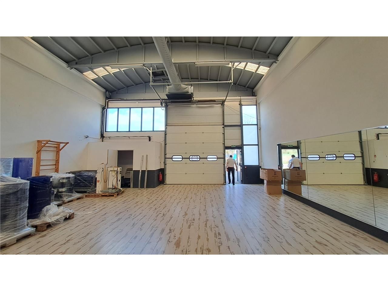 Location local 199 m² à Genay