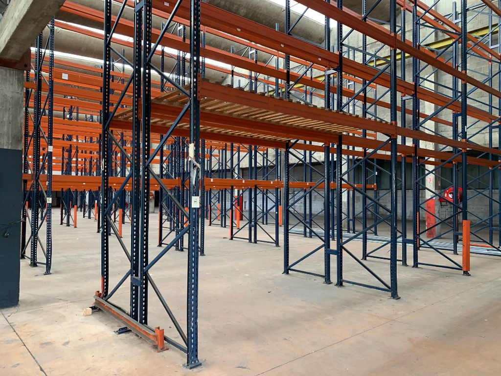 TOURS SUD EST - SAINT-PIERRE-DES-CORPS ECHANGEUR A10 - A LOUER ENTREPOT DE 3 082 M²