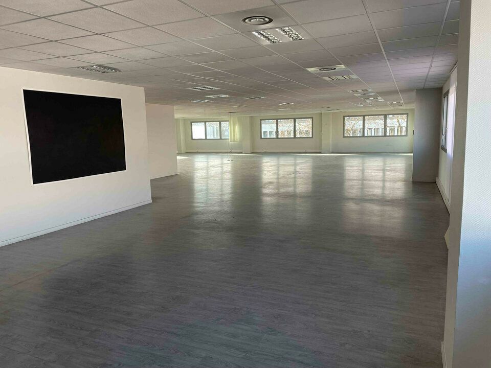 Location local d''activites 636 m² divisibles à partir de 407 m²