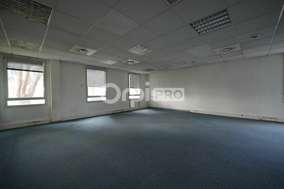 BUREAUX A LOUER - 770 m² - BRON