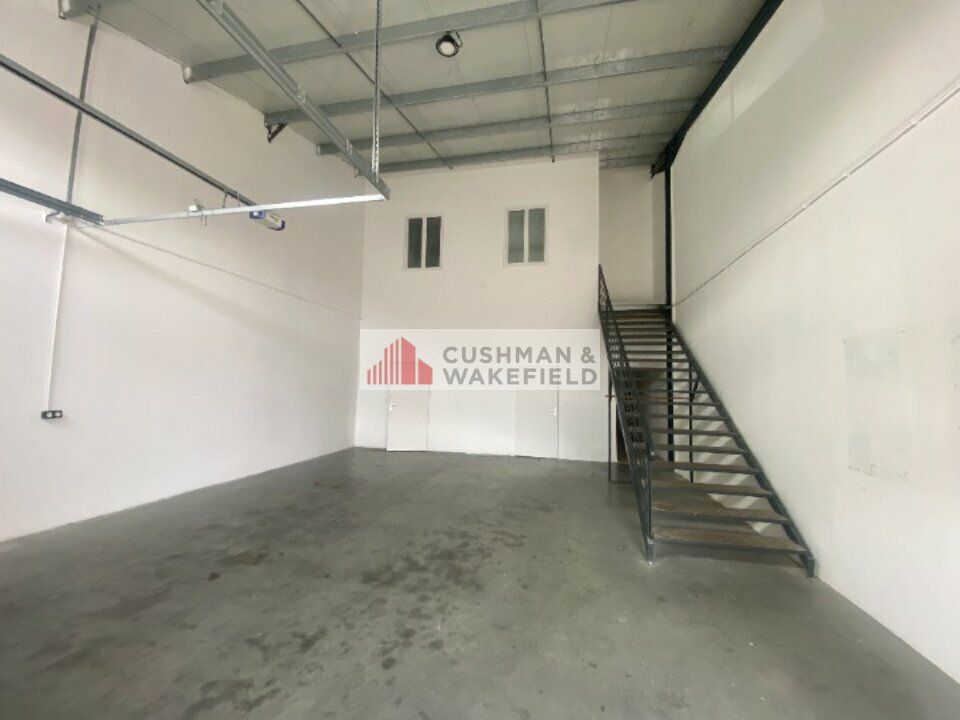 Location local d''activites 195 m² non divisibles