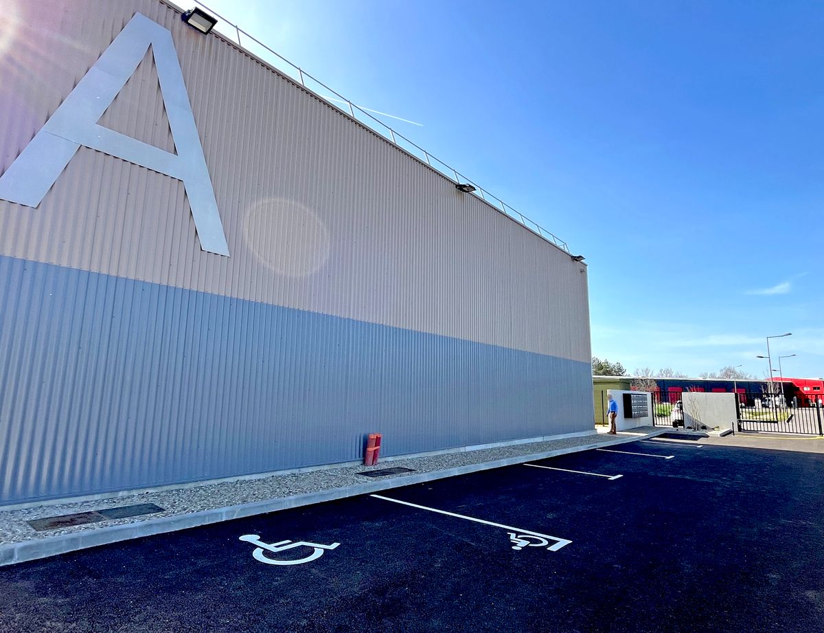 local de 1749 m² - zone industrielle nord de montauban