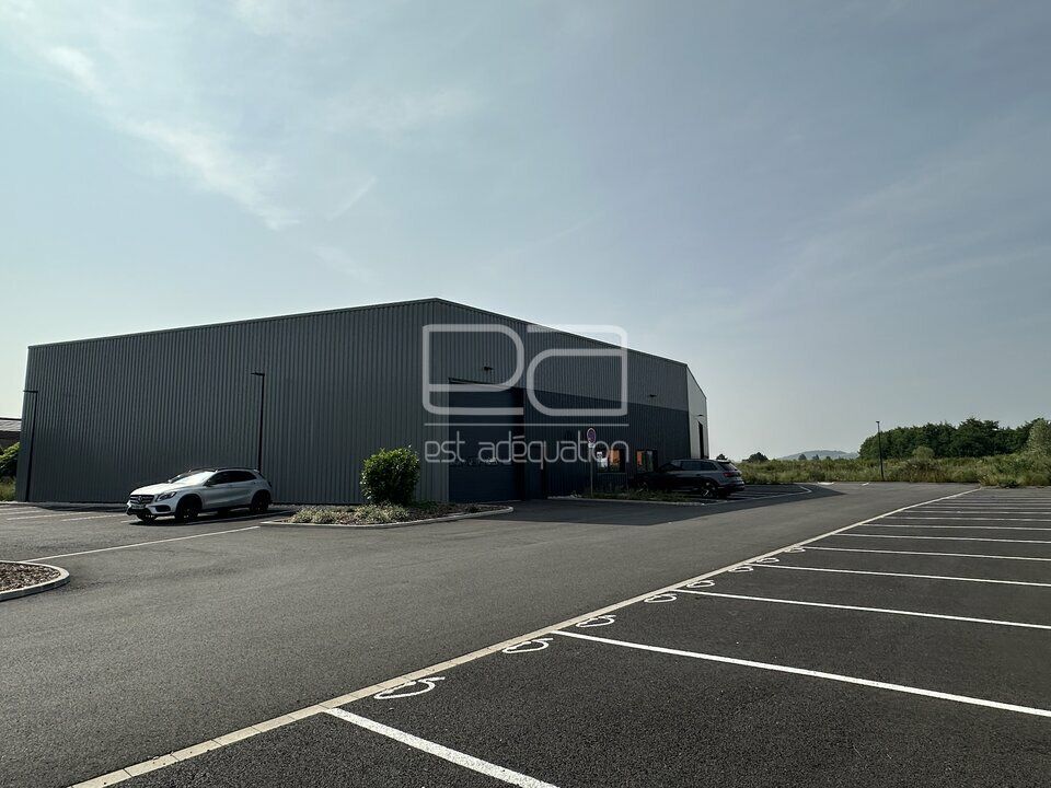 Vente local d''activites 938 m² divisibles à partir de 438 m²