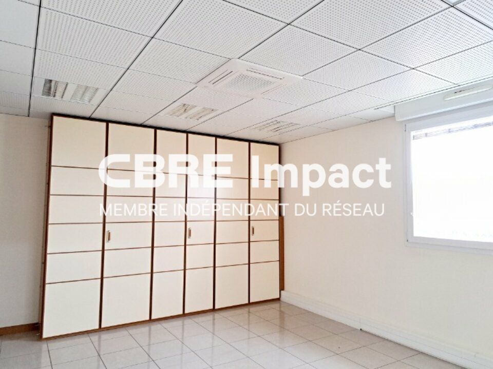 Location bureaux 350 m² divisibles à partir de 171 m²
