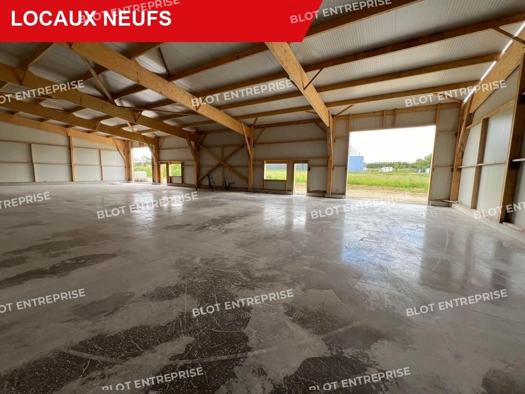 Location entrepôts 240 m² non divisibles
