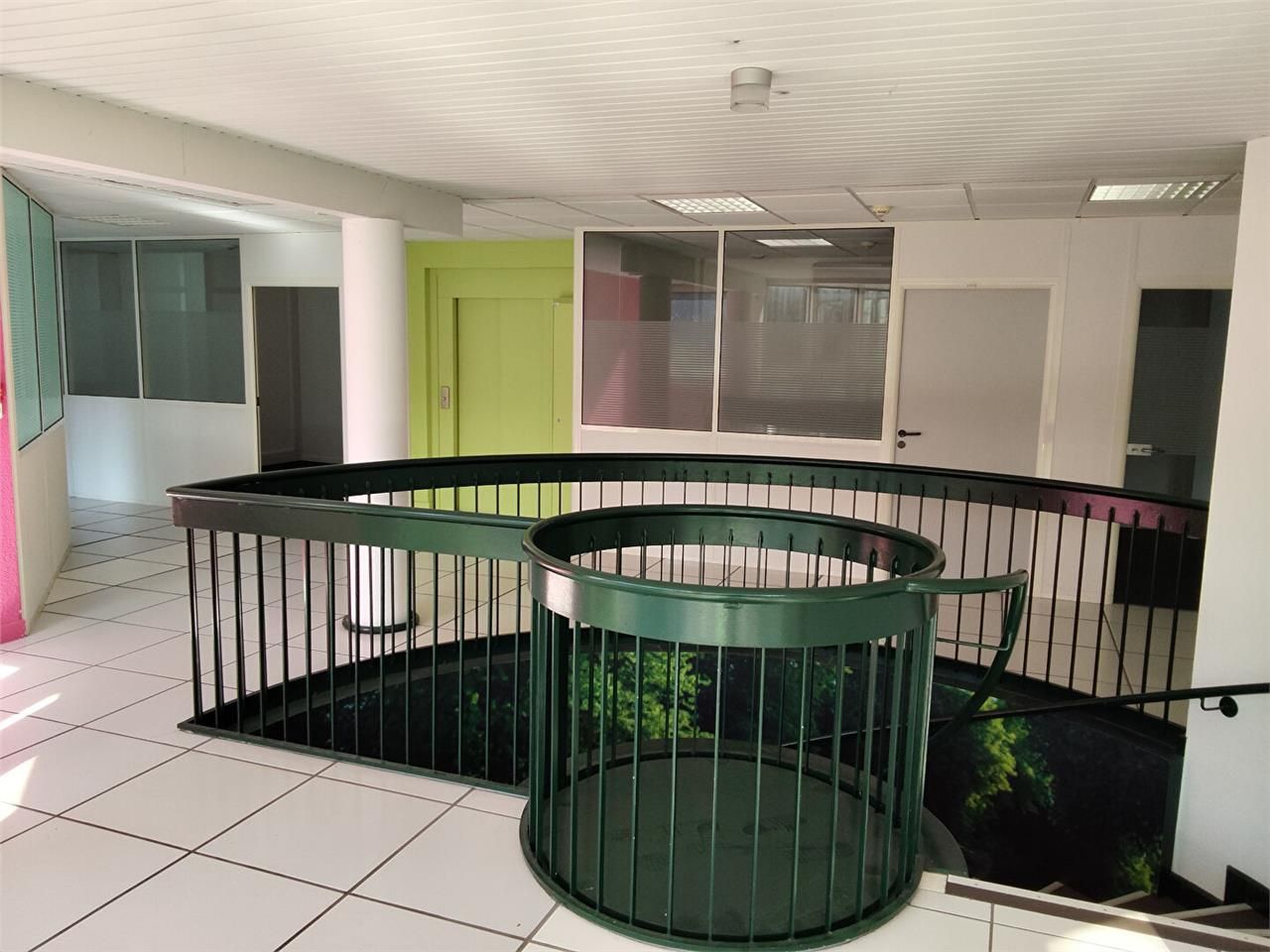 Location local 680.00 m² à PANAZOL