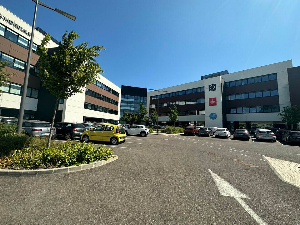 Location bureaux 179.39 m² non divisibles