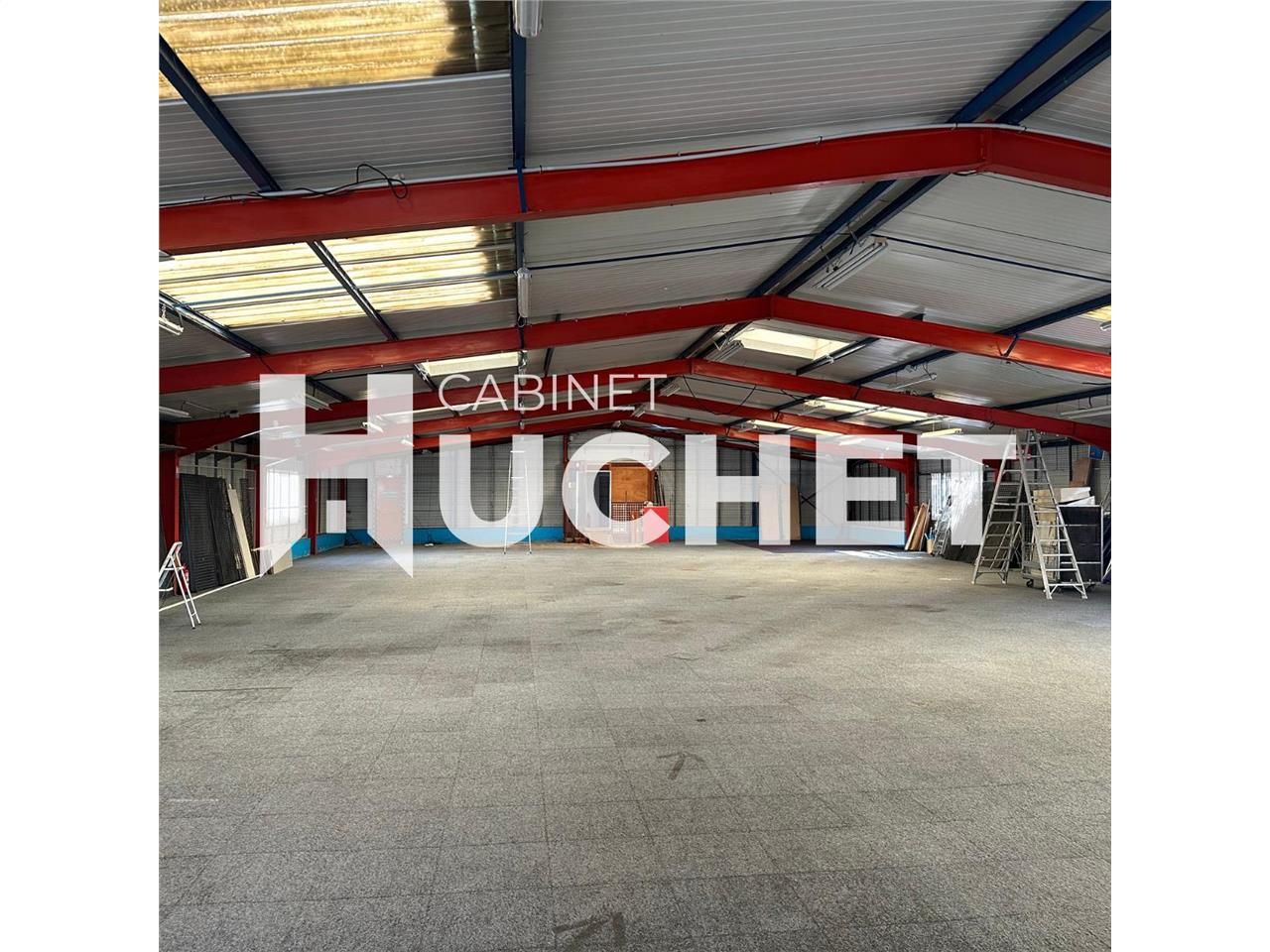 Vente local commercial 597 m² à OUISTREHAM