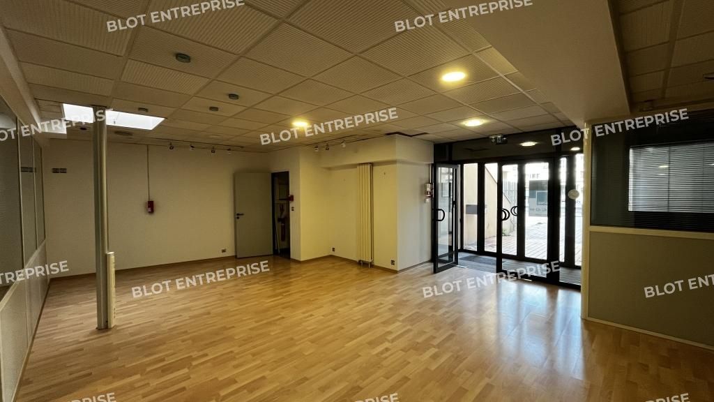 Vente local commercial 247 m² non divisibles
