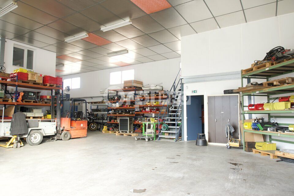 Location local d''activites 329 m² non divisibles