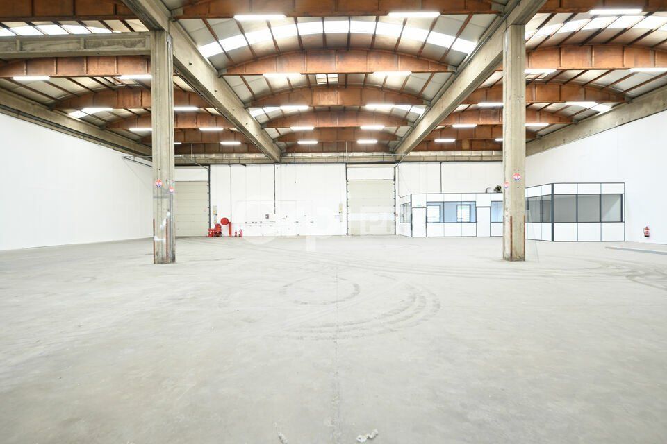 Location local d''activites 810 m² non divisibles