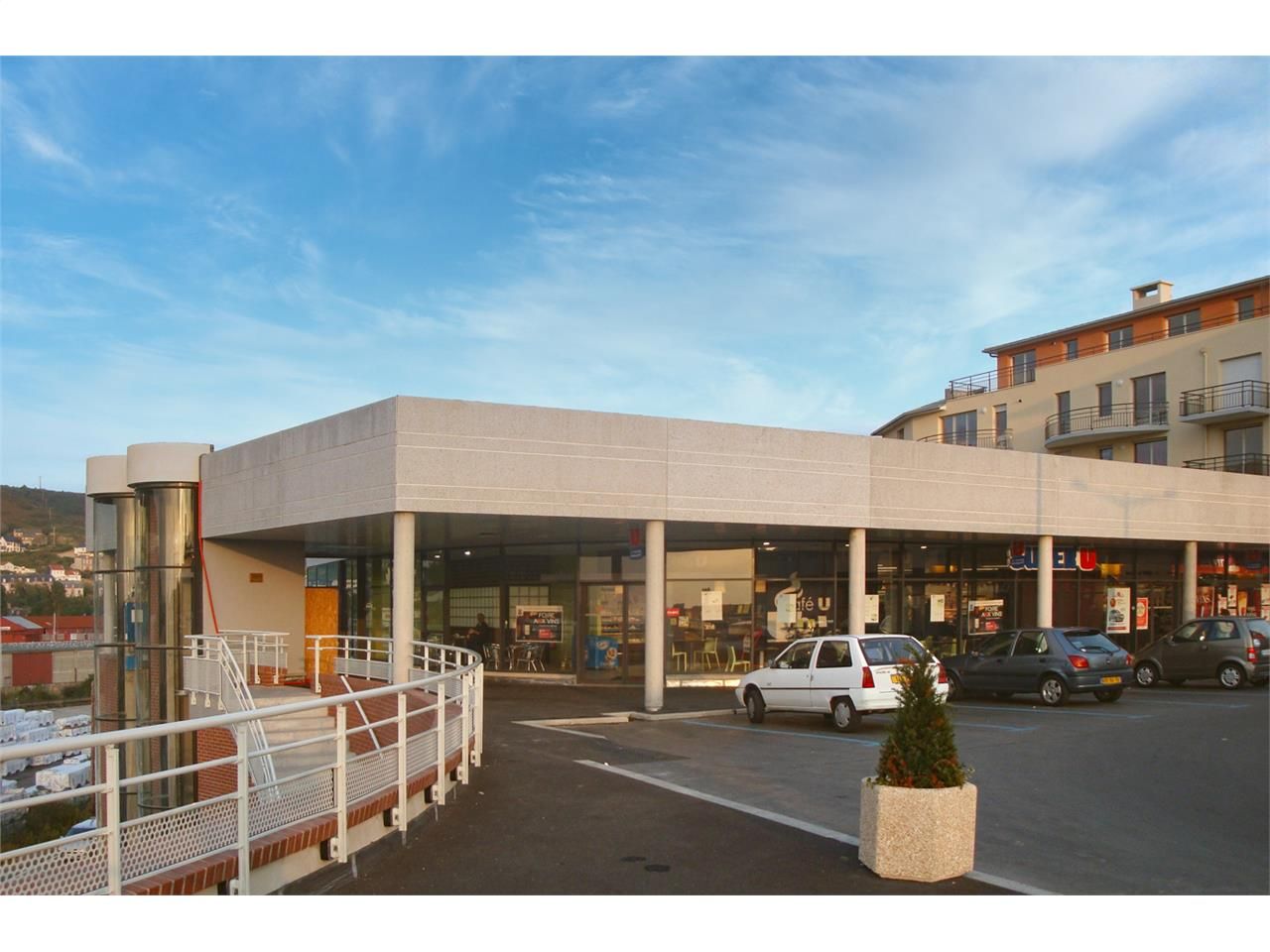 Location local commercial 235 m² à Fécamp