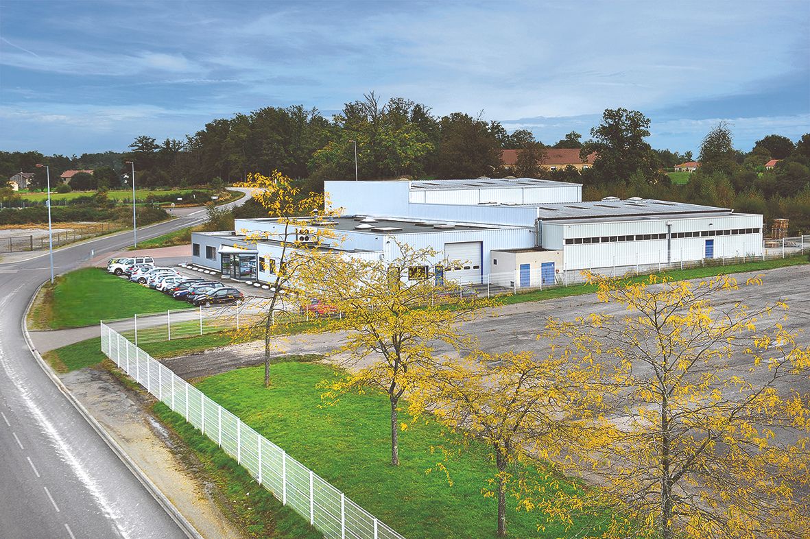 Vente local 2000.00 m² à SAINT JUNIEN