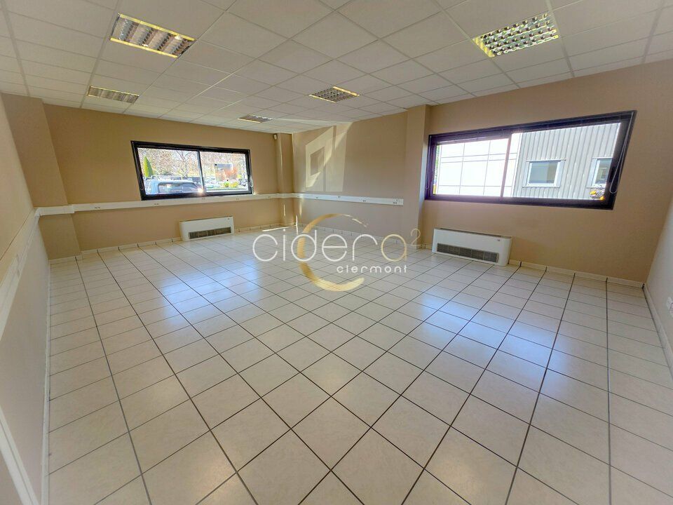 À Louer : Bâtiment Tertiaire Indépendant de 335 m² avec Parking – Zone La Pardieu, Aubière (63170)
