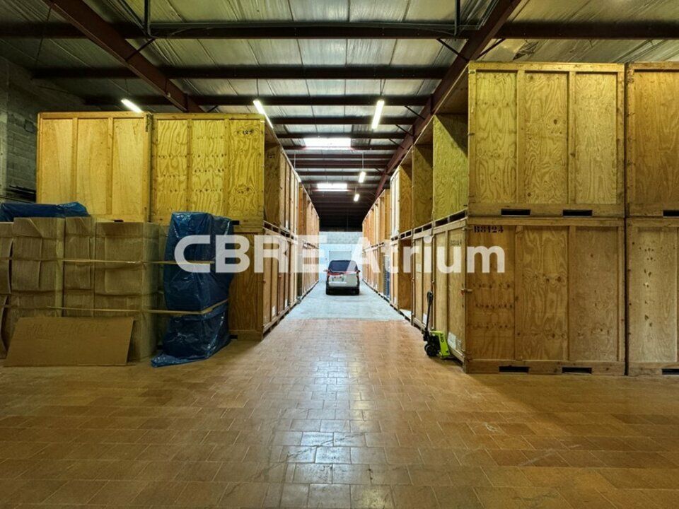 Location local d''activites 640 m² non divisibles
