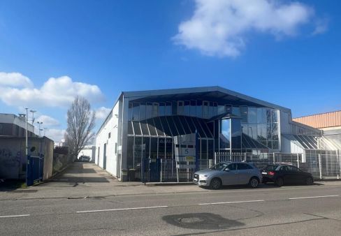 Location local 2140 m² à Vaulx-en-Velin