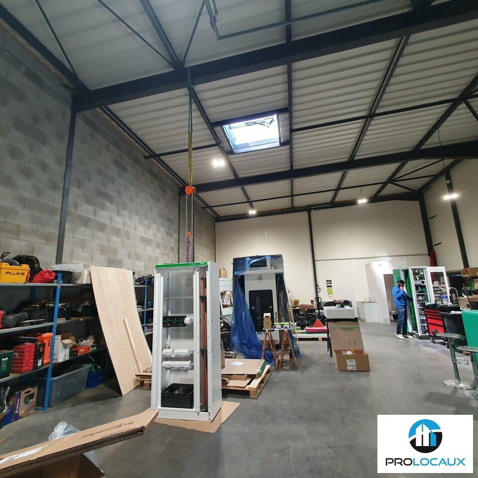 Location local d''activites 156.5 m² non divisibles